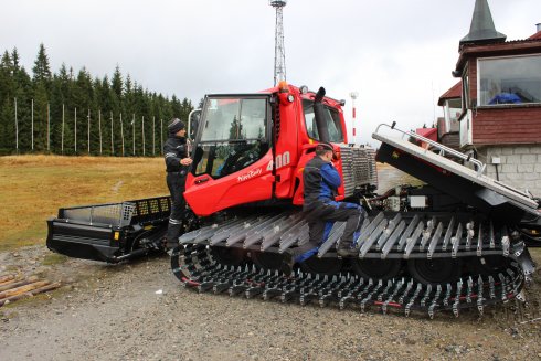 041 PistenBully 400